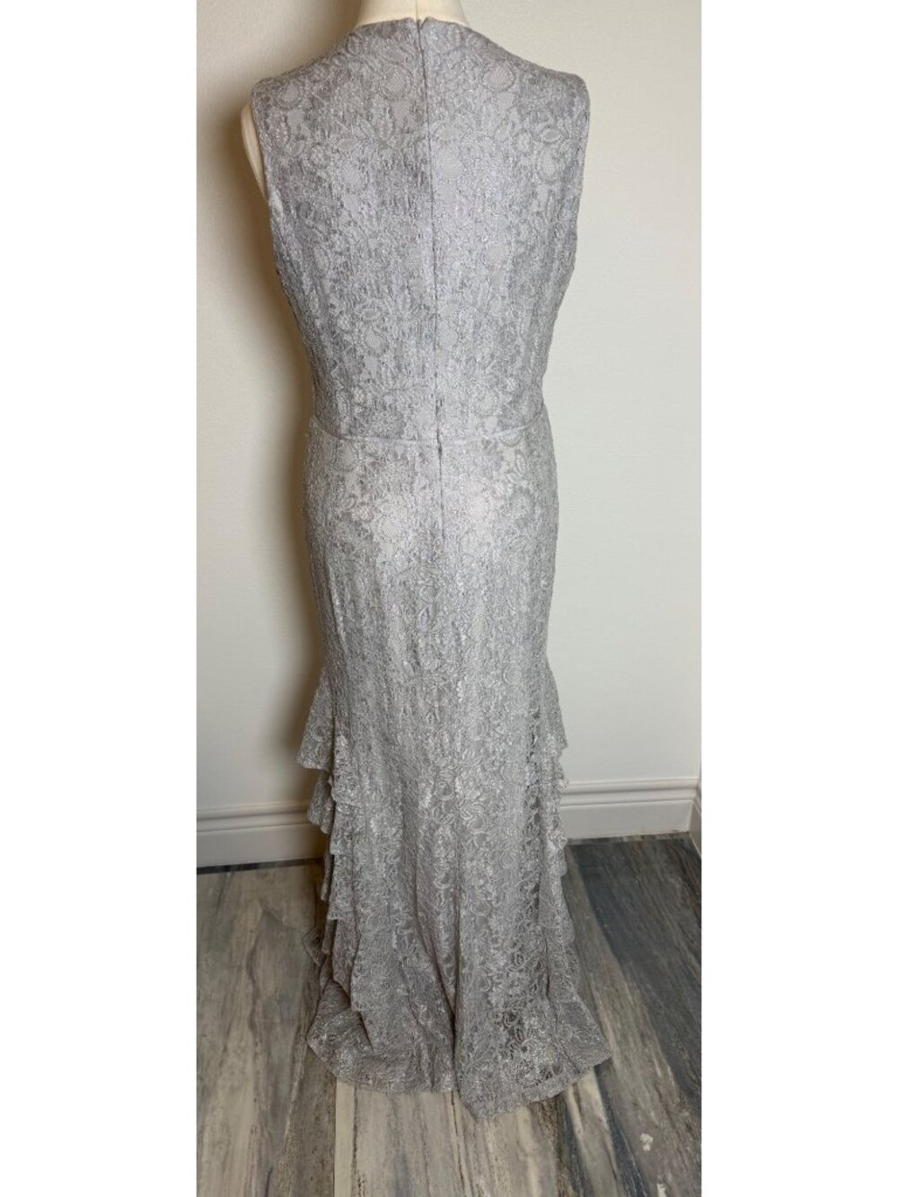 Lauren Ralph Lauren Silver Lace Sleeveless Gown with Ruffle Hem, Formal, SZ 14 - Picture 5 of 9
